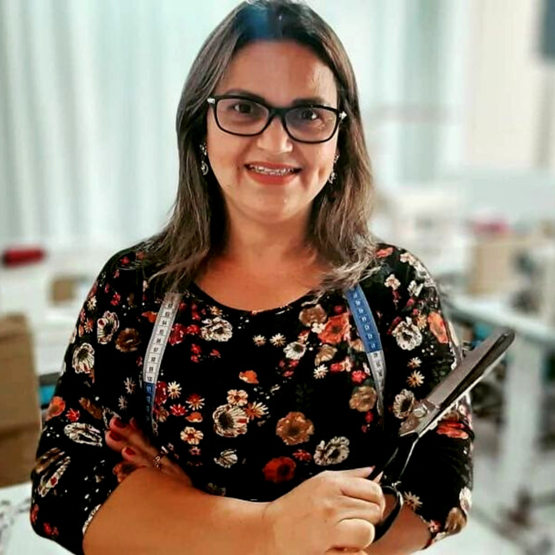 Pacote de 300 Moldes Para Costureiras​, 300 Moldes, Curso de Costura, Moldes Para Costureiras, Édina Córdova, Curso de Vestidos Infantis, Moldes, Moldes de Vestidos Infantis, Molde Grátis, Professora Édina Córdova, Malene Mukai, Nádia Damian, Bambolina Atelie Infantil, Selma Nascimento, Curso de Lingerie, Projeto jamille